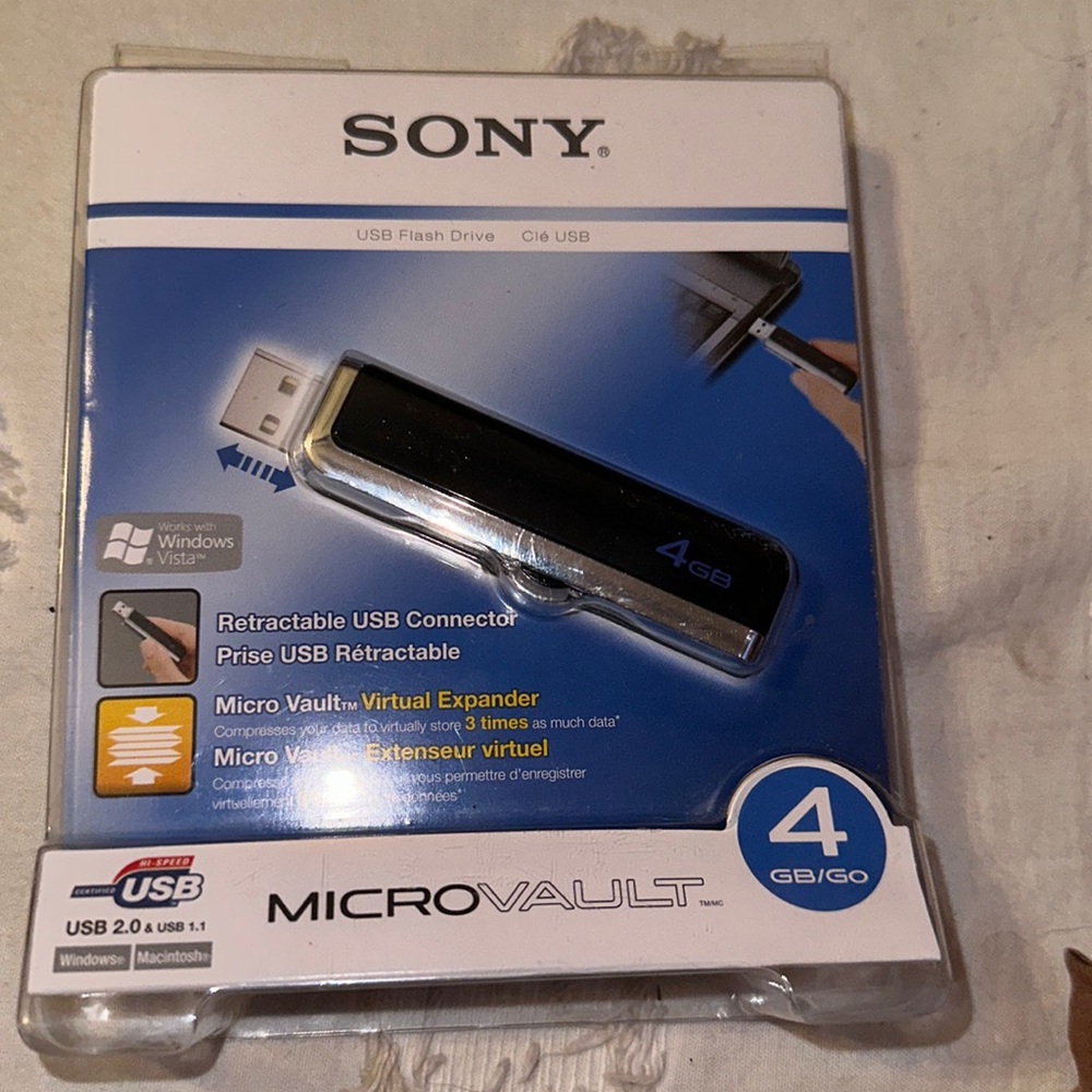 Sony 4GB MicroVault Click with Virtual Expander